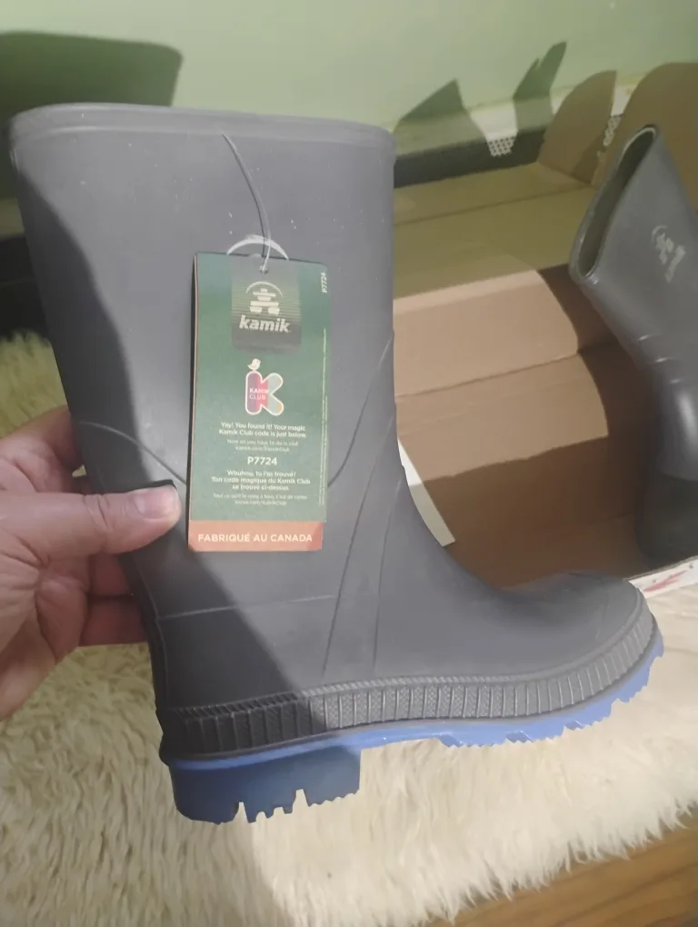 Kamik Rain Boots - Size 3 - Grey - New in Box! image indicator(3)