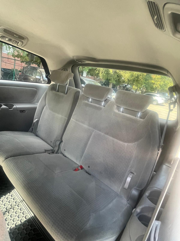 2009 Toyota Sienna with Safety - photo 2