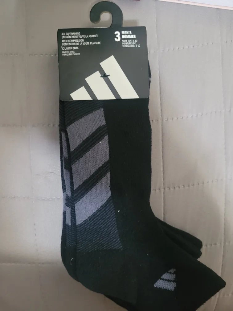 Skechers Max Cushion- Go Walk Arch Fit + Adidas socks image indicator(9)