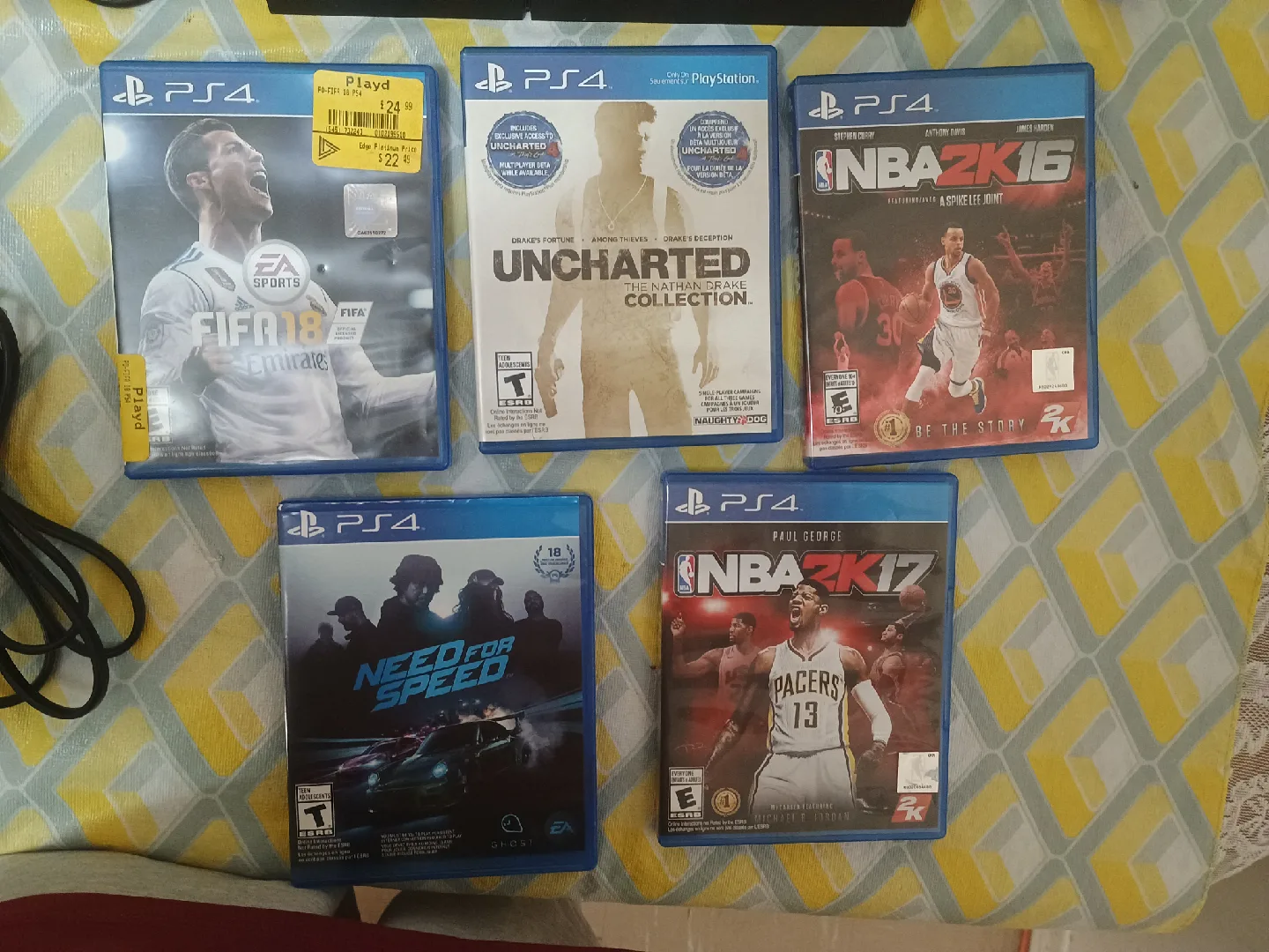 PlayStation 4 + Original Controller + 5 Popular Games image indicator(3)