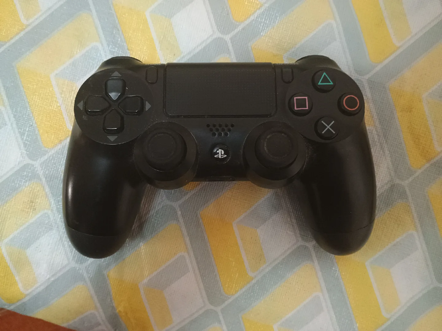 PlayStation 4 + Original Controller + 5 Popular Games image indicator(5)