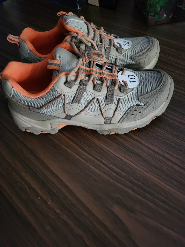 Nevados Hiking Shoes - Size 10 image indicator(2)