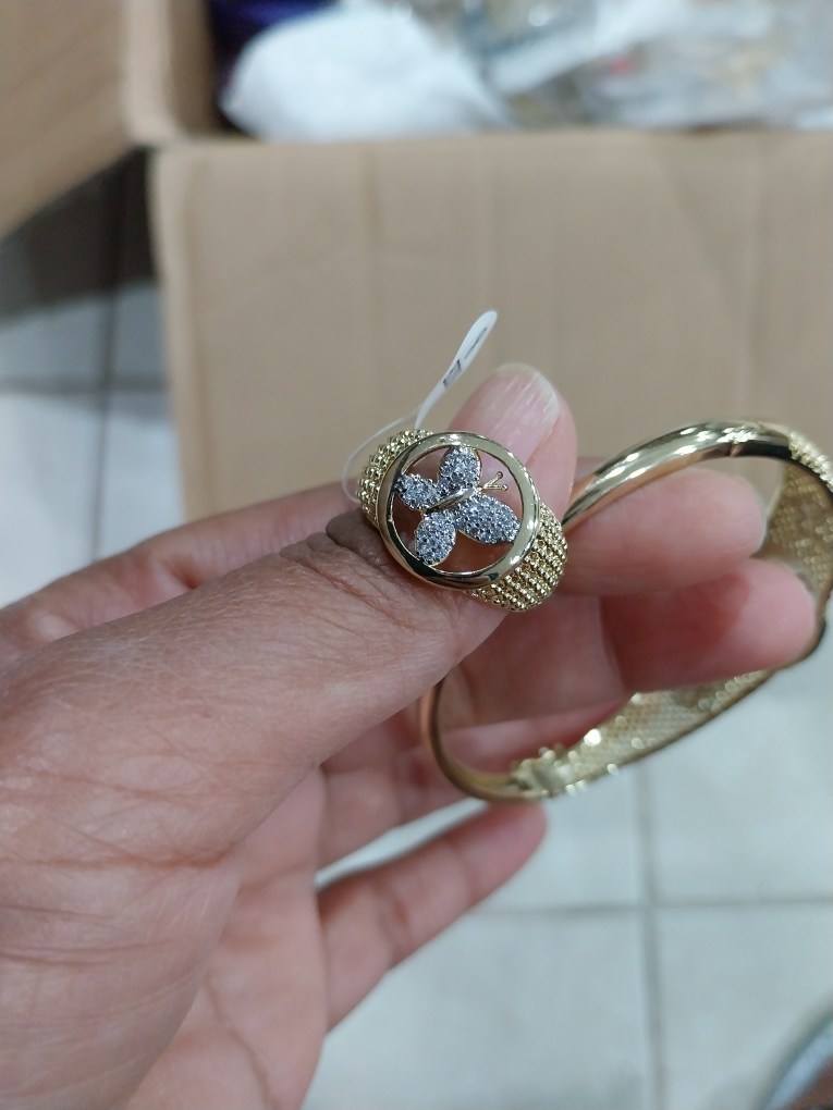 Gold Bangle Bracelet with Ring - Size 8 - photo 2