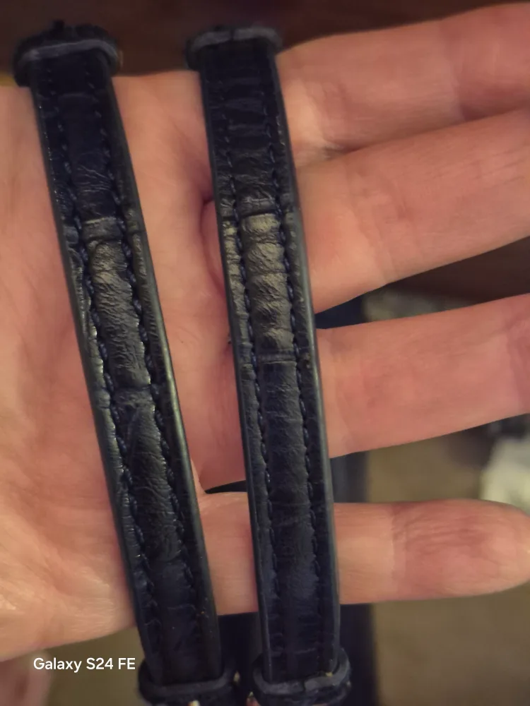 Beautiful  leather  bag , mint condition image indicator(7)