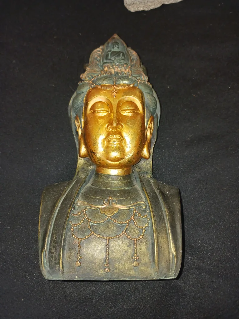 Bust of Guanyin Statue thumbnail