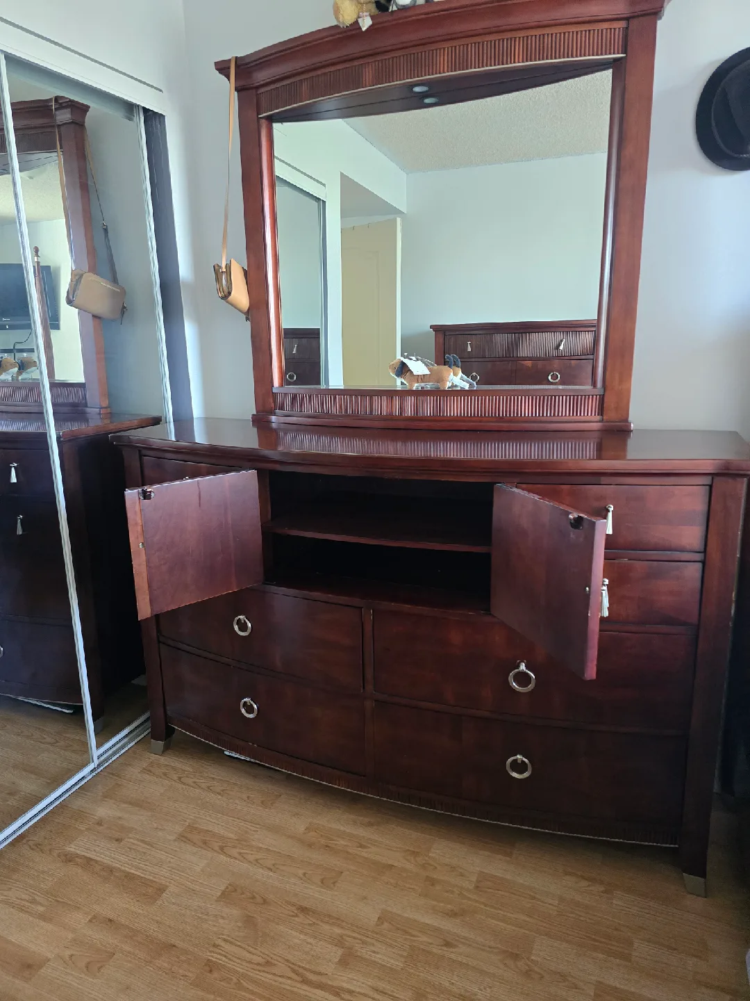 Bedroom Set - Bed, Dresser, Nightstand image indicator(2)