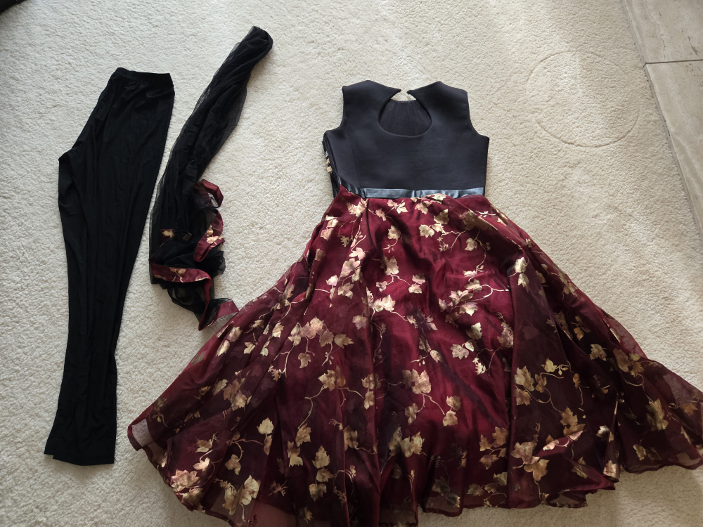 Girls Indian Dress - Size 26 (7 to 8 years old) - photo 2