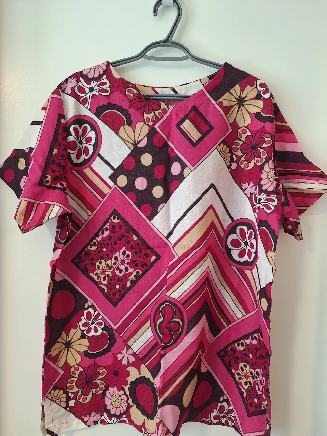 Vintage Style Pink Patterned Blouse - Size L image indicator(2)