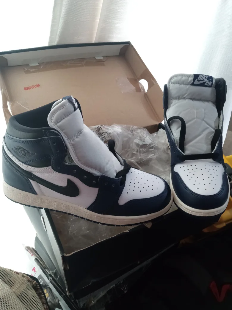 Nike Air Jordan 1 High OG "Midnight Navy" - Youth Size 6Y image indicator(2)