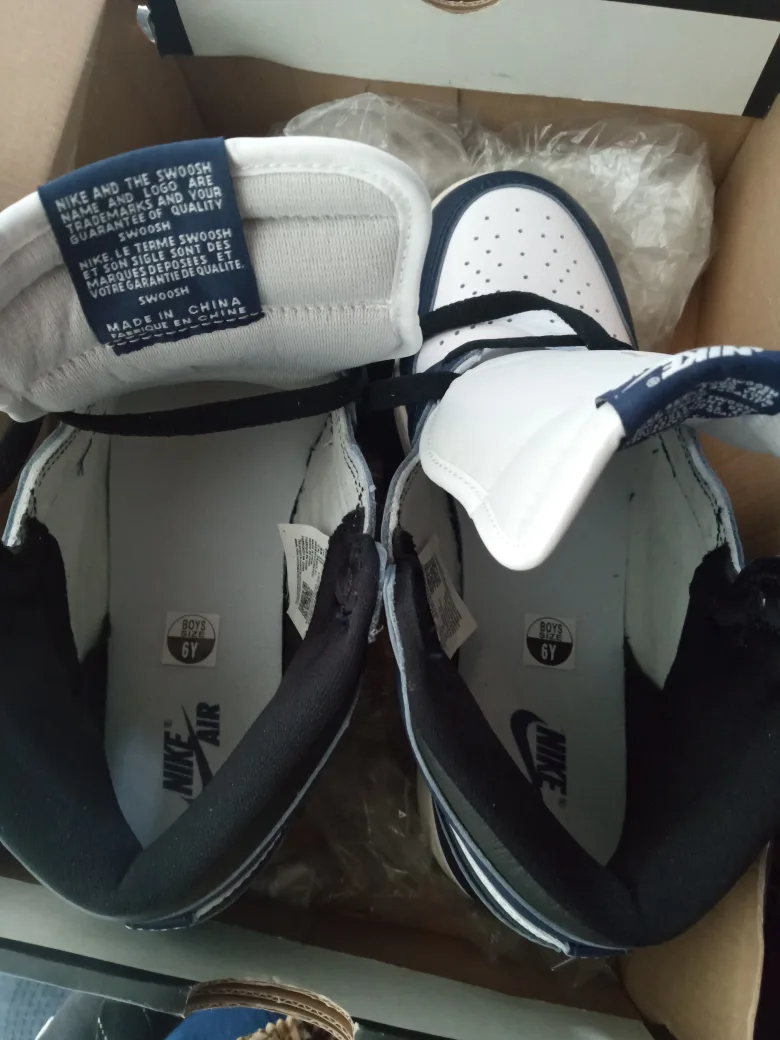 Nike Air Jordan 1 High OG "Midnight Navy" - Youth Size 6Y image indicator(3)