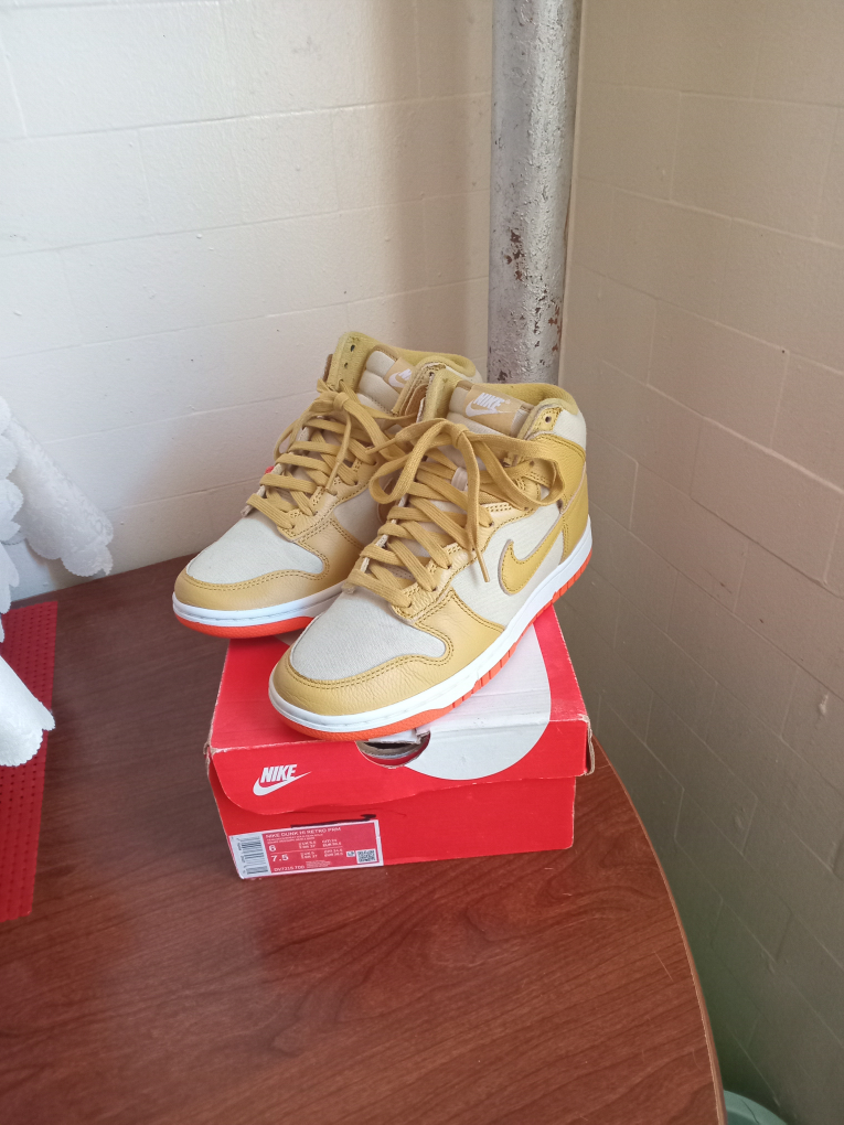 Nike Dunk High Amber/Cream Size 6.5 with Box