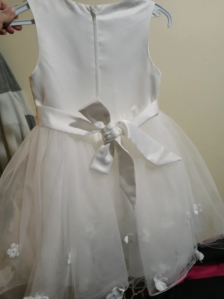 White Flower Girl Dress - Size 8 image indicator(2)