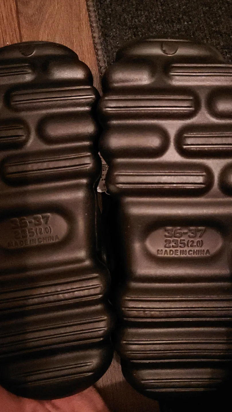 New Sanrio Characters Kuromi Clogs - Size 6/7 image indicator(3)