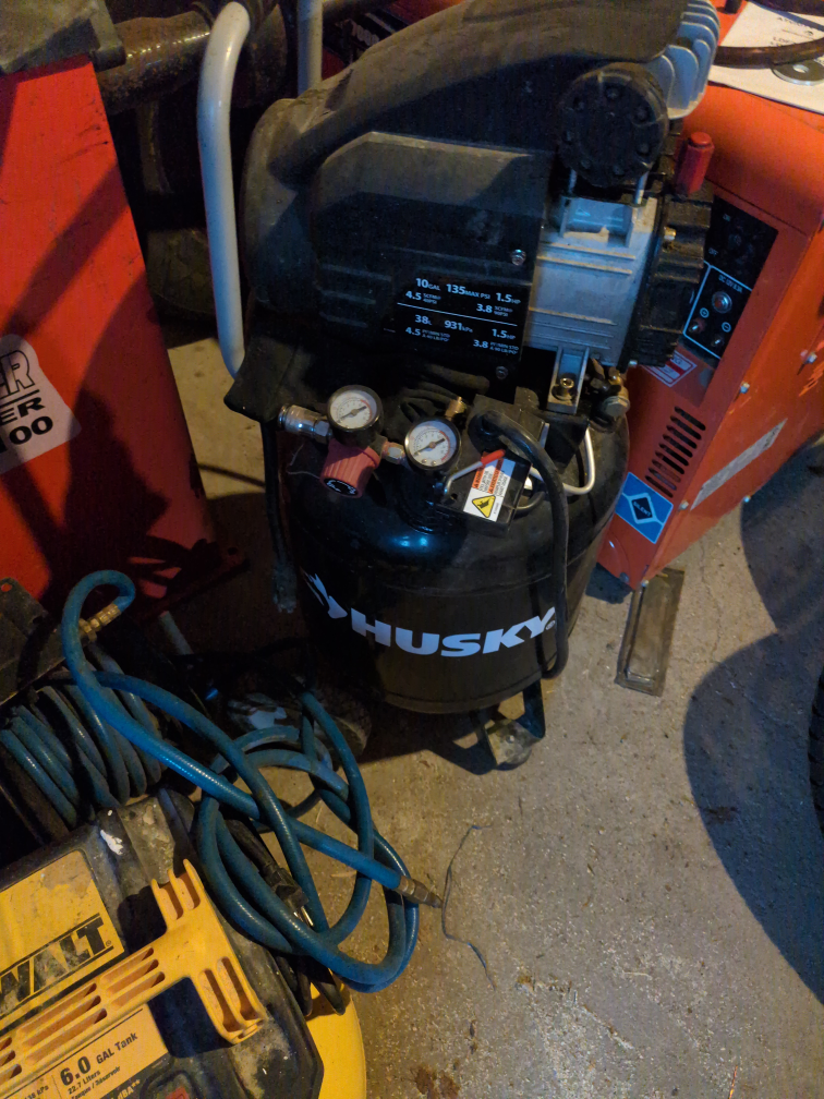 Husky 10 Gal Air Compressor - 135 PSI