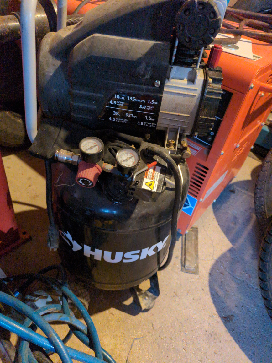Husky 10 Gal Air Compressor - 135 PSI - photo 2