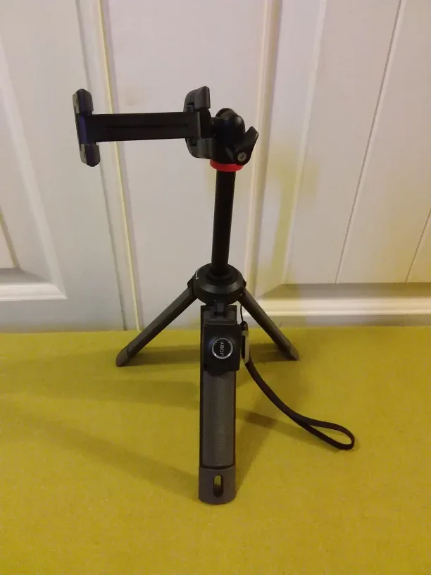 ➡️ Phone Tripod w / Detachable Remote Button 📱 🆕 🥕 image indicator(2)