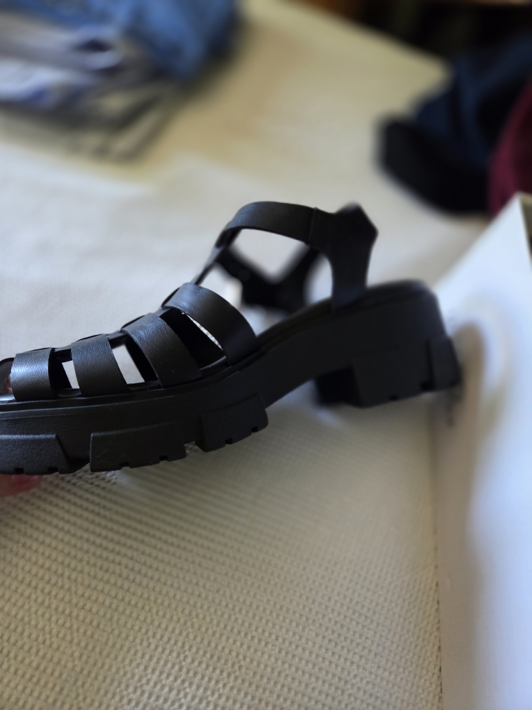 New Wild Pair Black Gladiator Sandals - Size 9