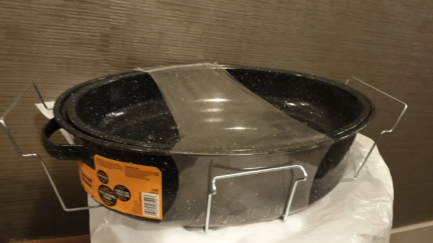 New Graniteware Roasting Pan with Lid image indicator(6)