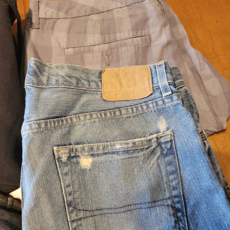 Mixed Clothing Lot: Abercrombie, Hurley, Obey etc image indicator(3)