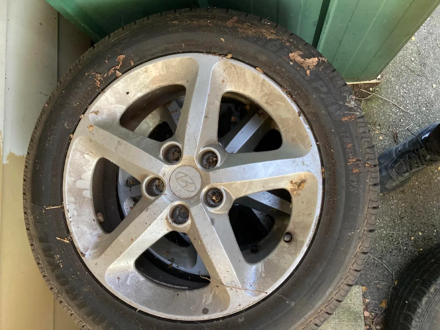 🛞 Set of 4 Hyundai OEM 17” Alloy Rims + All-Season Tires image indicator(5)