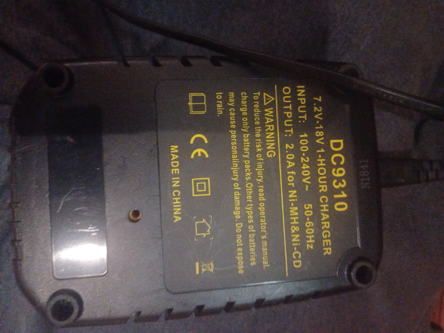 battery charger  DeWalt - photo 2