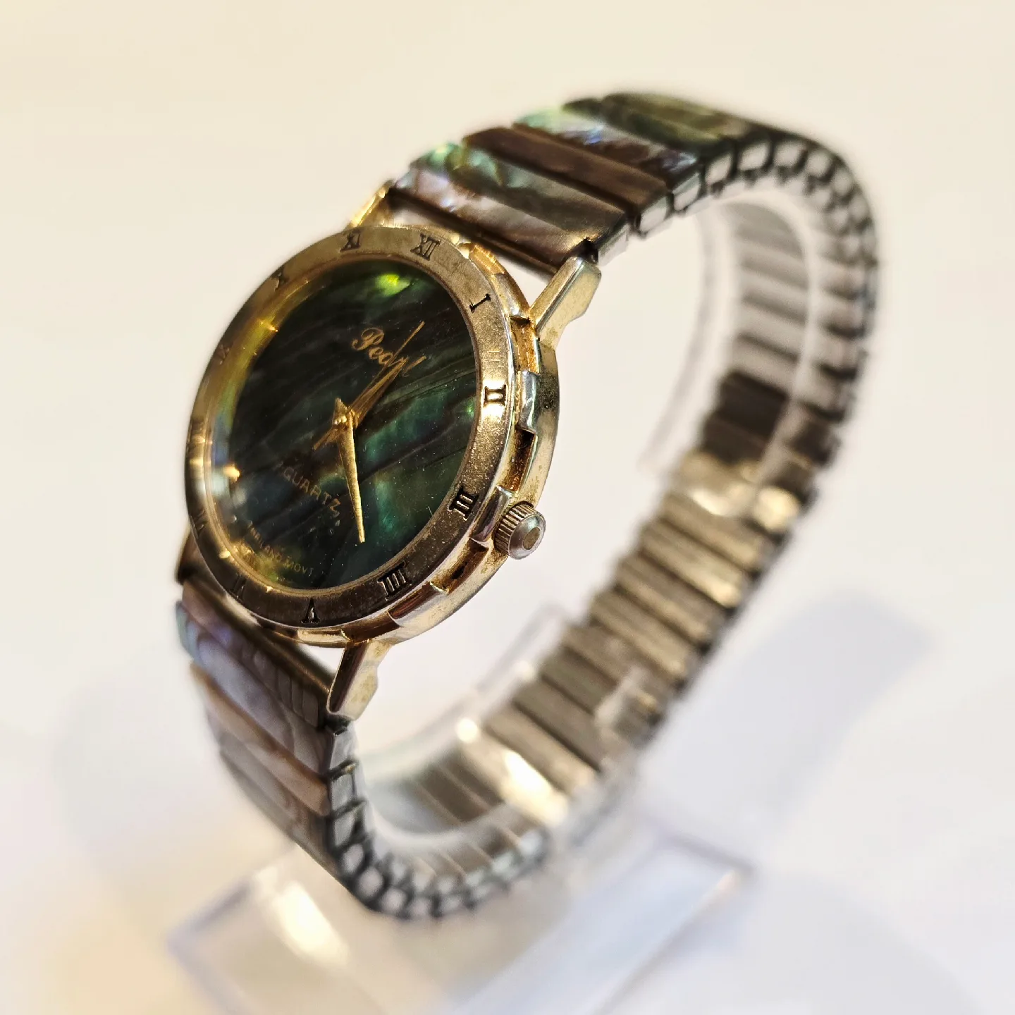 Mother of Pearl Quartz Watch New Battery image indicator(3)