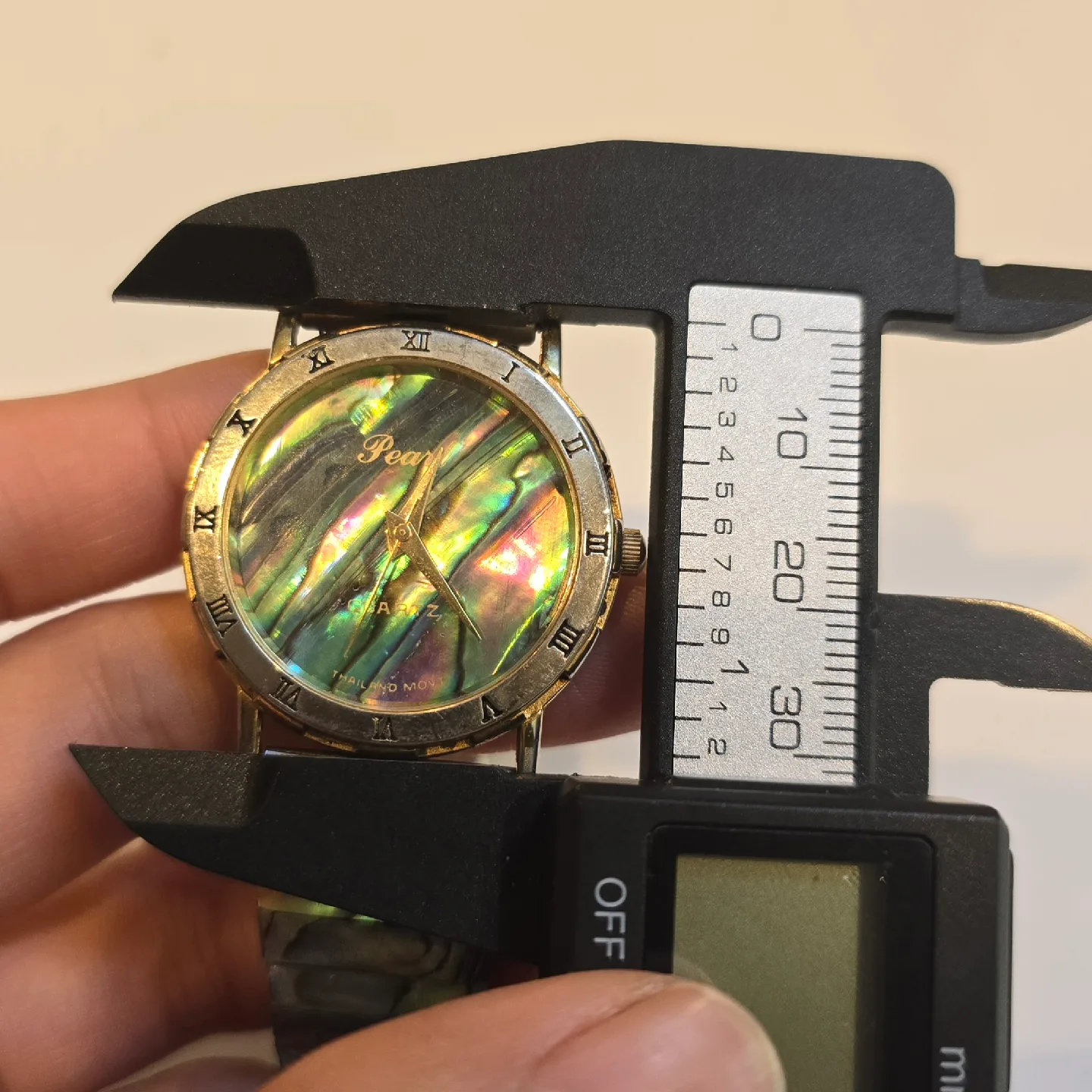 Mother of Pearl Quartz Watch New Battery image indicator(9)