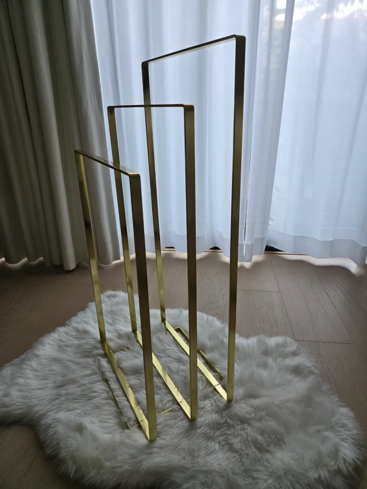 Gold Metal Towel Rack Stand image indicator(3)
