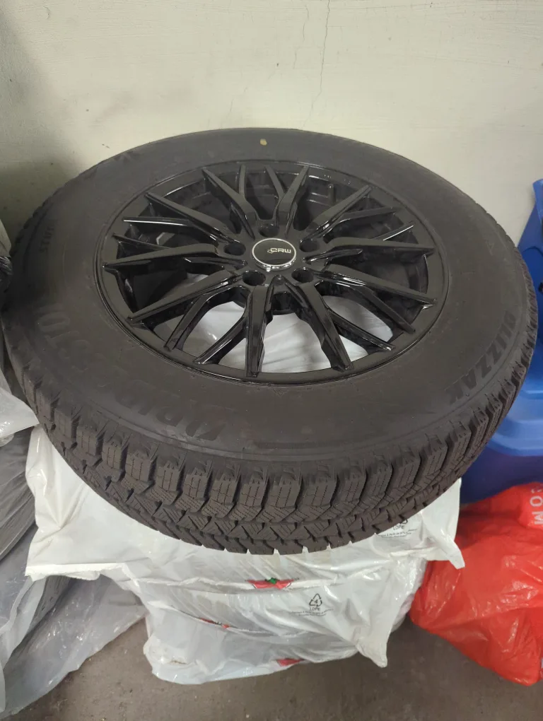 Bridgestone Blizzak WS90 225/65R17 Winter Tires on DRW Rims image indicator(2)