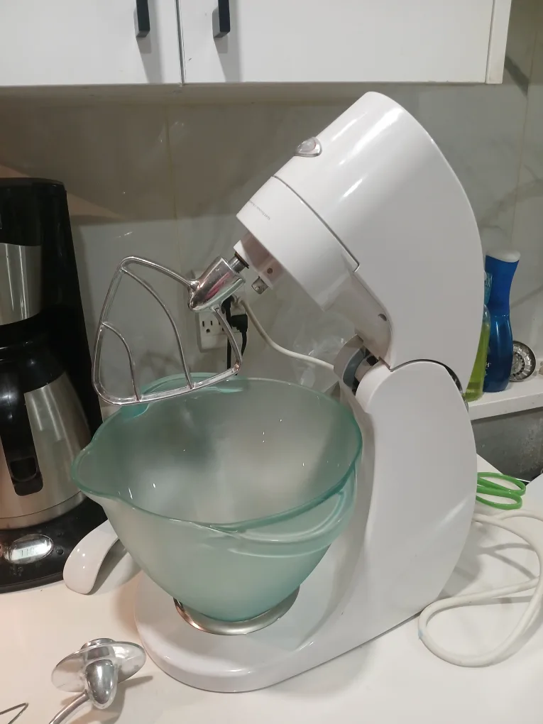 White Stand Mixer with Attachments image indicator(2)