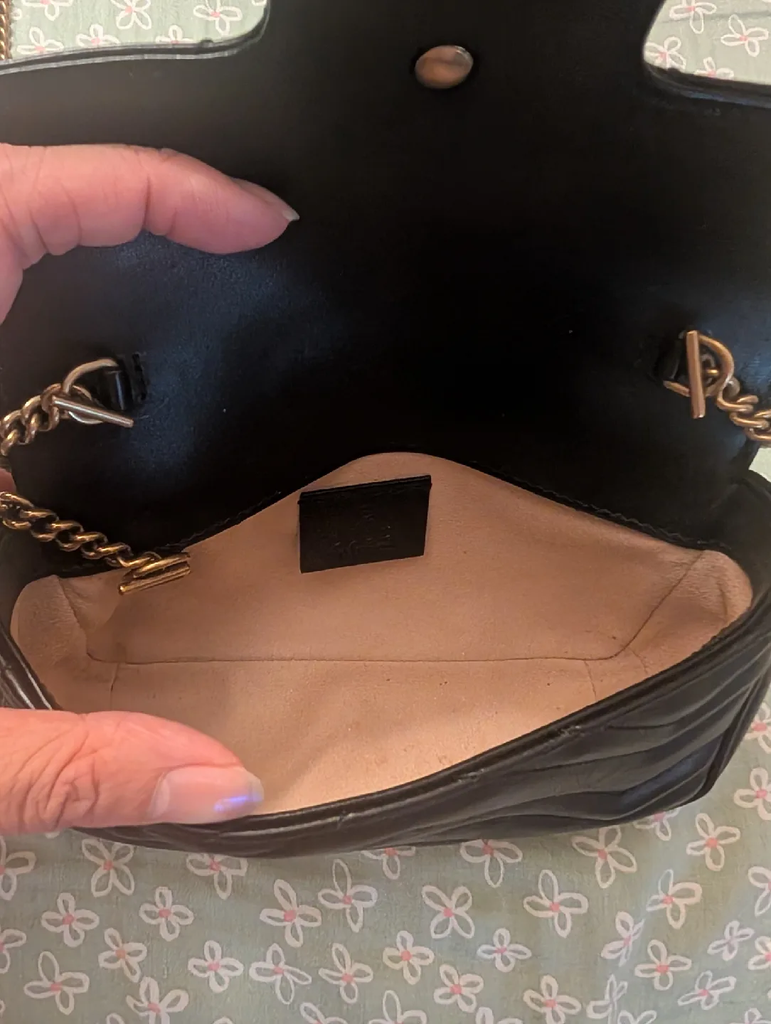 Gucci Marmont super mini crossbody image indicator(3)