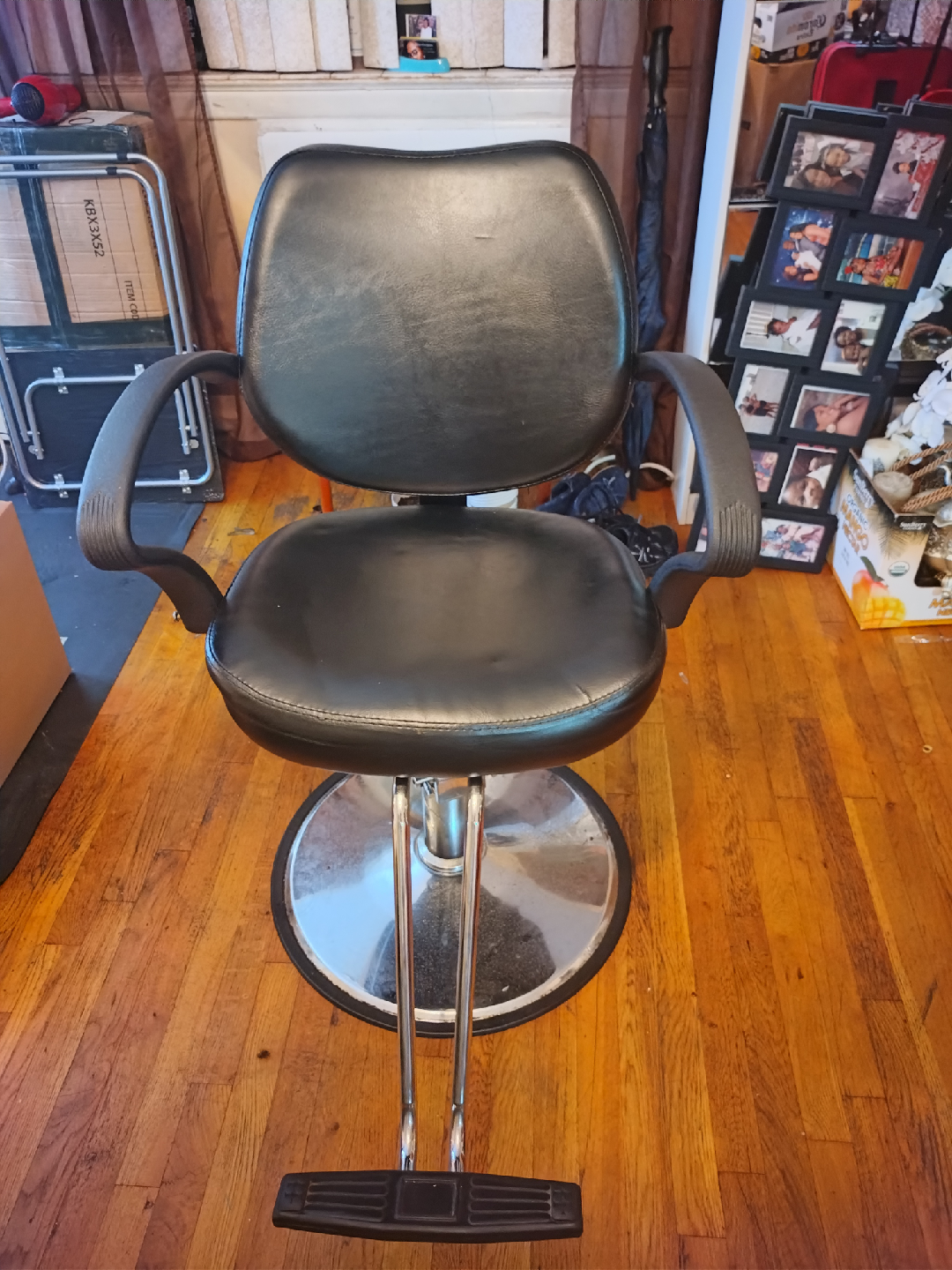 Black Salon/Barber Chair