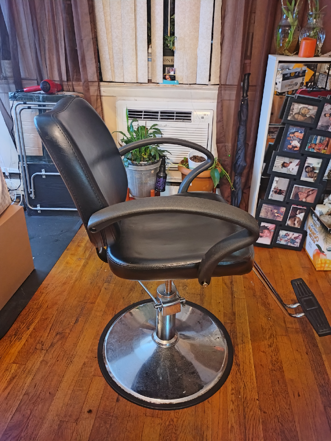 Black Salon/Barber Chair - photo 2