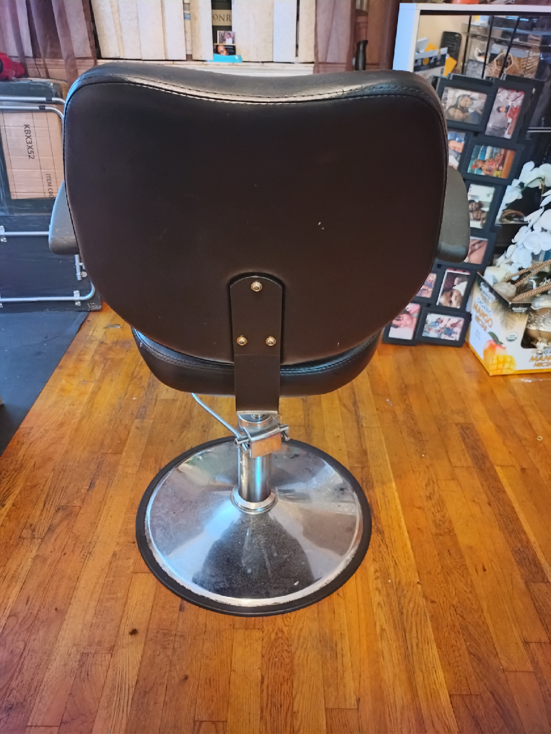 Black Salon/Barber Chair - photo 3