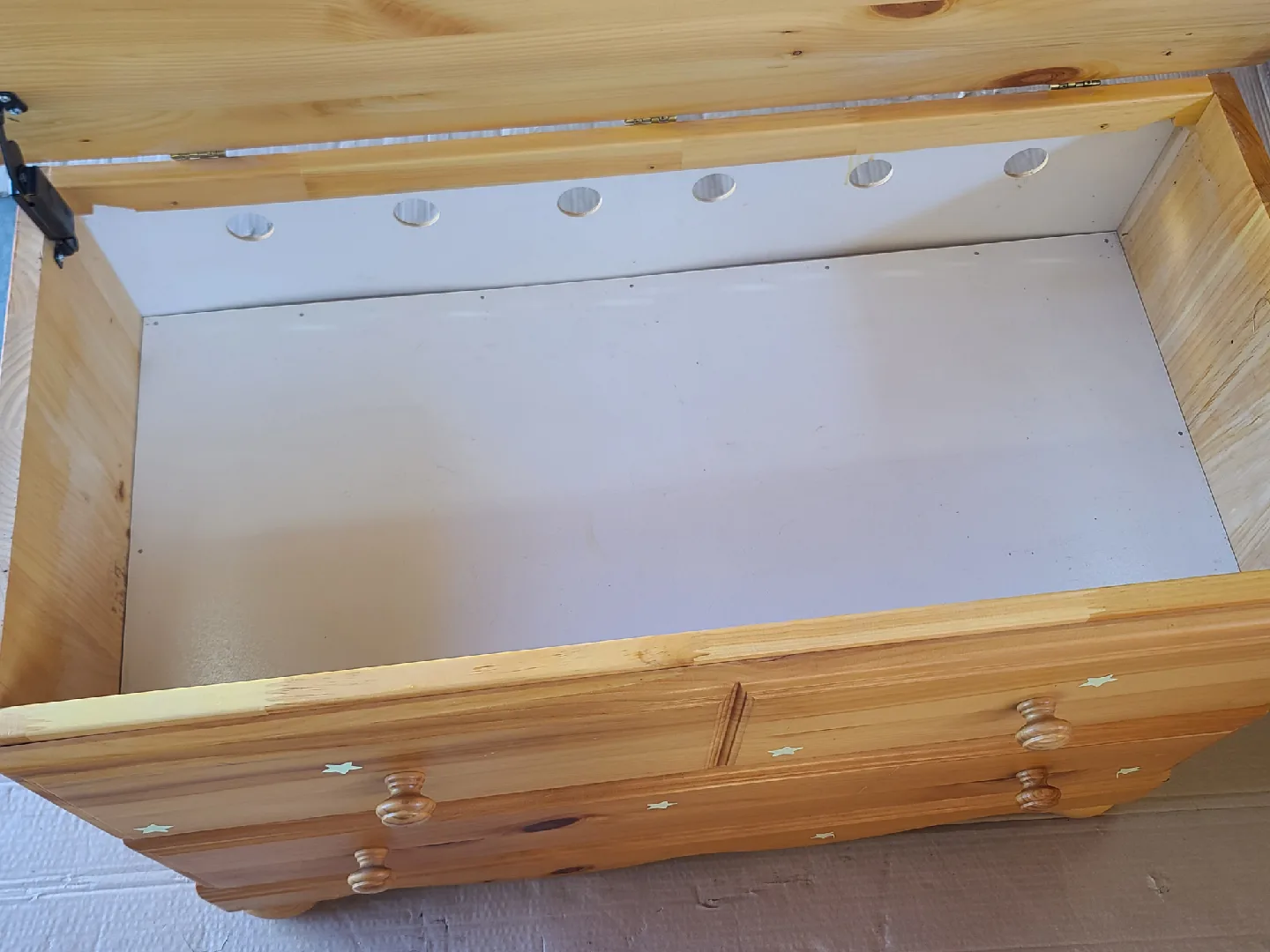 PINE STORAGE TRUNK WITH DRAWER image indicator(3)