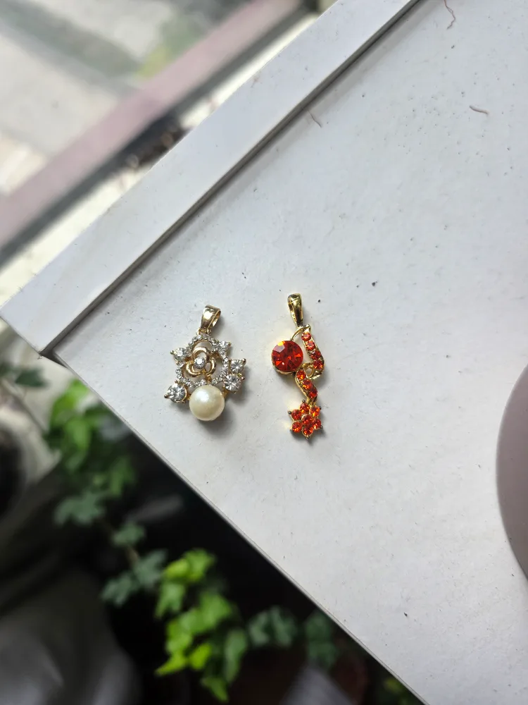 Two Cute crystal Pendants thumbnail