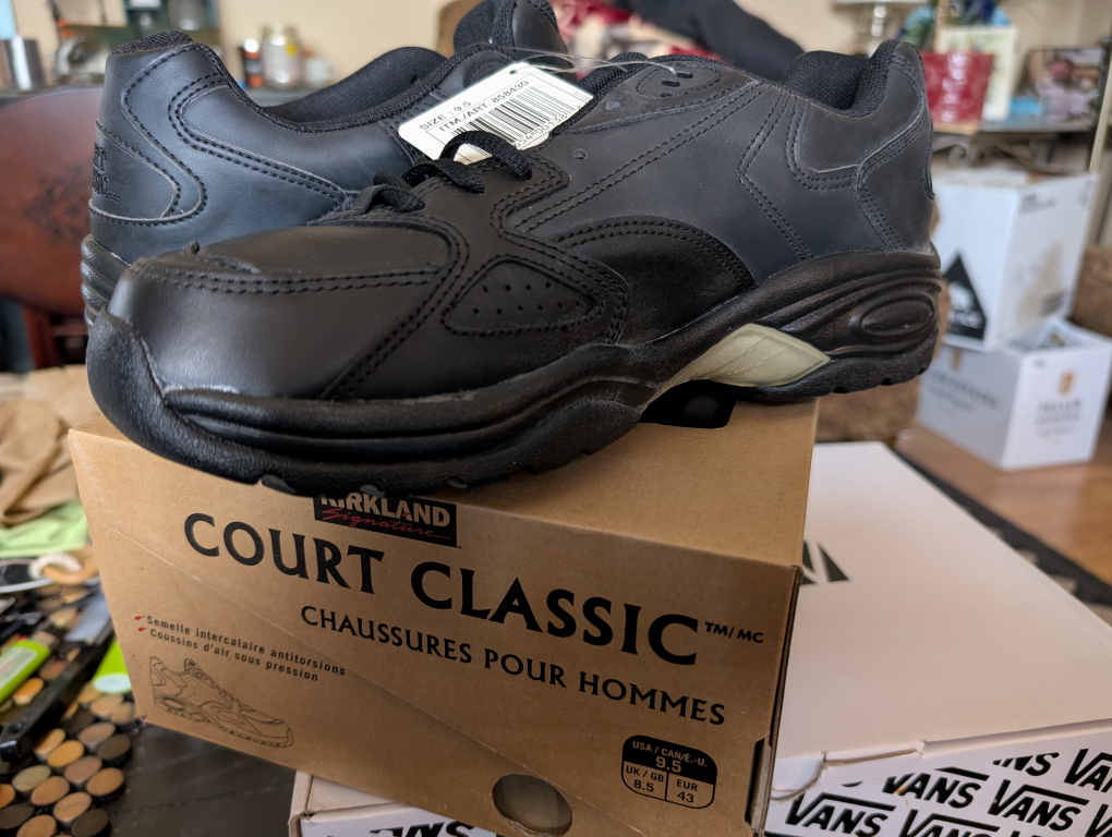 Kirkland Signature Men's Court Classic Shoes - Size 9.5