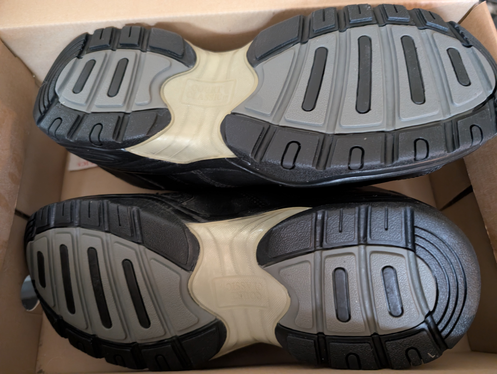 Kirkland Signature Men's Court Classic Shoes - Size 9.5 - photo 2