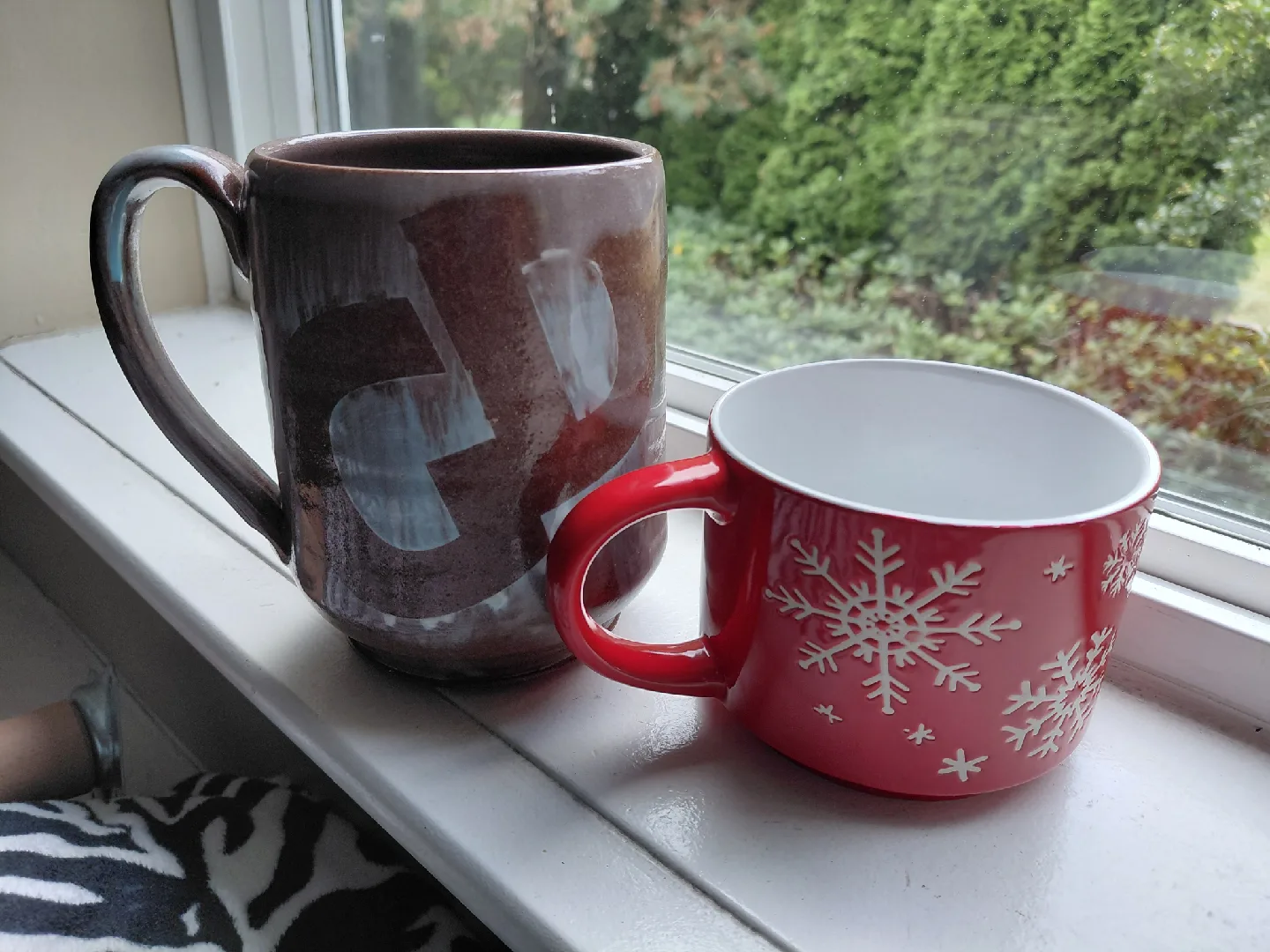 FREE! Two Decorative Coffee Mugs thumbnail
