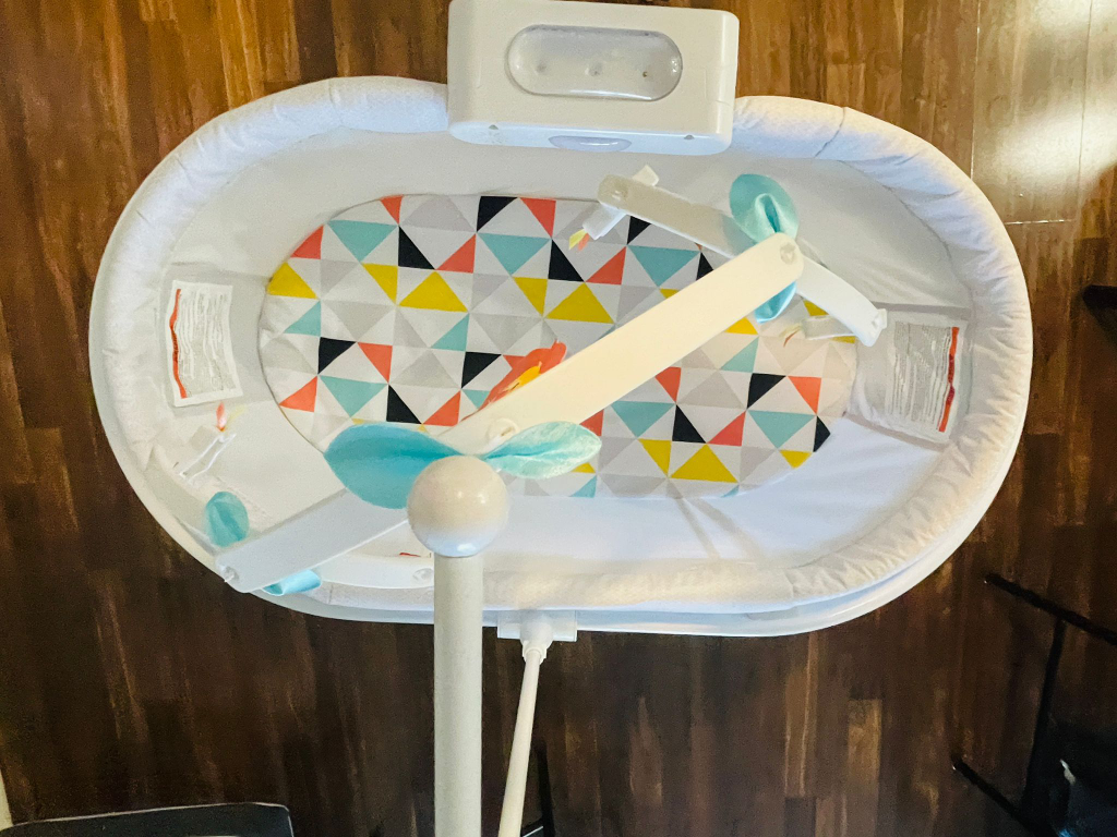 Fisher-Price Soothing Motions Bassinet - photo 4