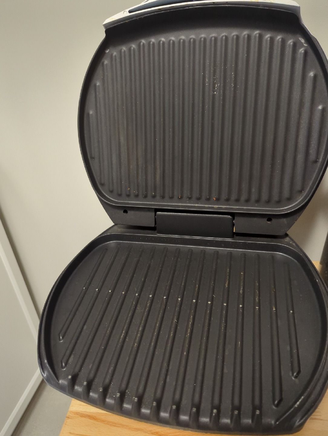 George Foreman used electric clamshell grill - photo 2