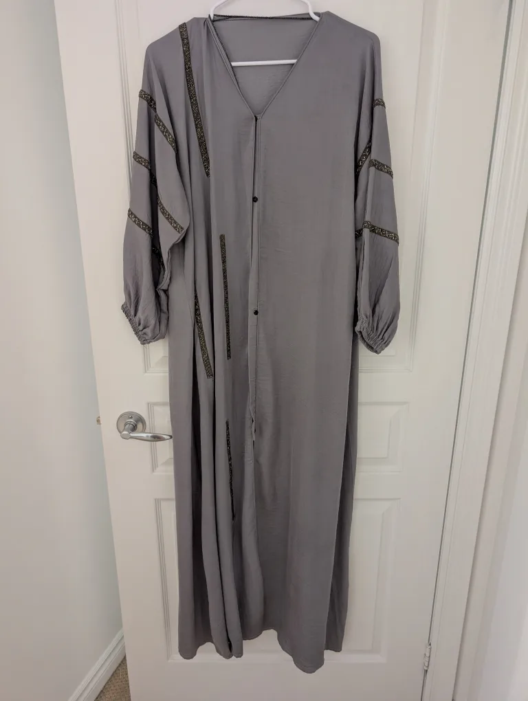 Silvery grey abaya - size 52 image indicator(2)
