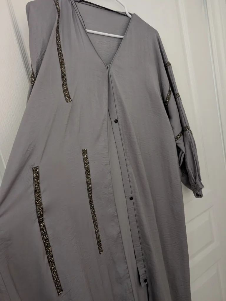 Silvery grey abaya - size 52 image indicator(4)