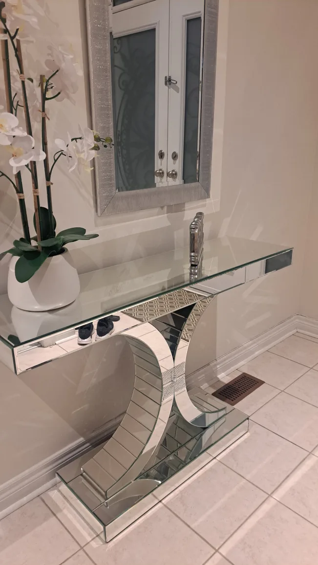 !!!MOVING SALE!! 🔥🔥 Mirrored Console Table image indicator(3)