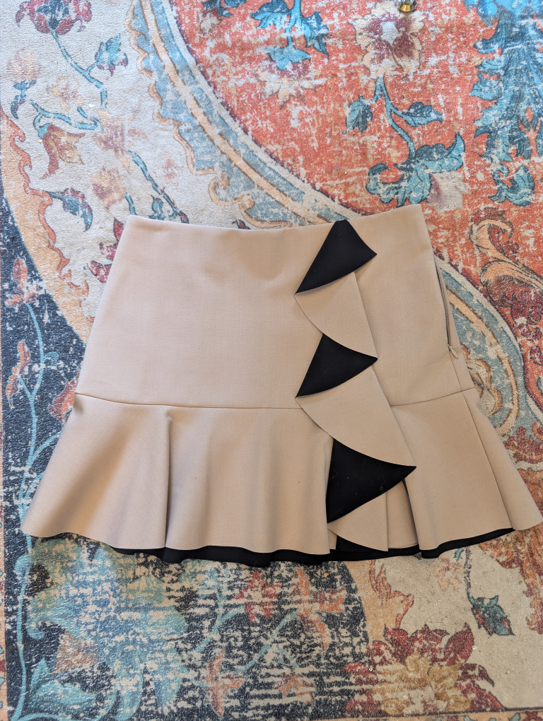 Club Monaco Beige Mini Skirt with Black Ruffle Detail Size 4