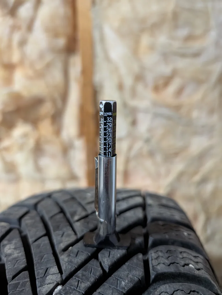 (4)-195/60R15 Winter Tires On Steel Rims Off 2009 Nissan Cube image indicator(3)