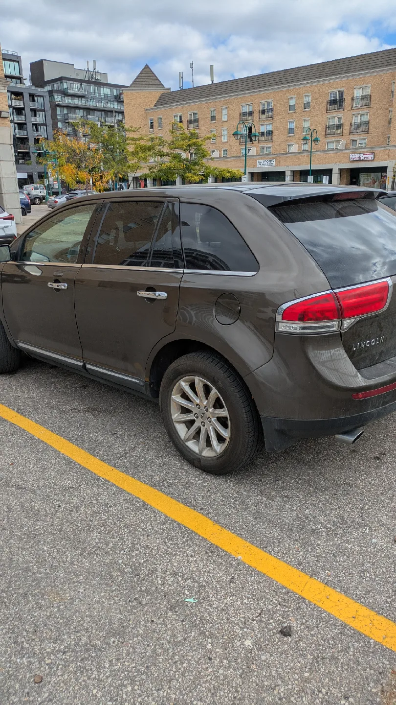 Lincoln MKX SUV - Brown Exterior, Tan Interior image indicator(4)