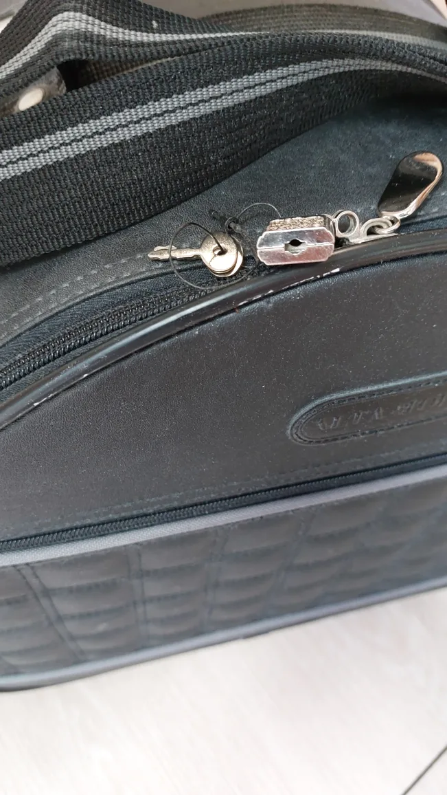 Specialty wig (sheitel) carrier/box. image indicator(6)