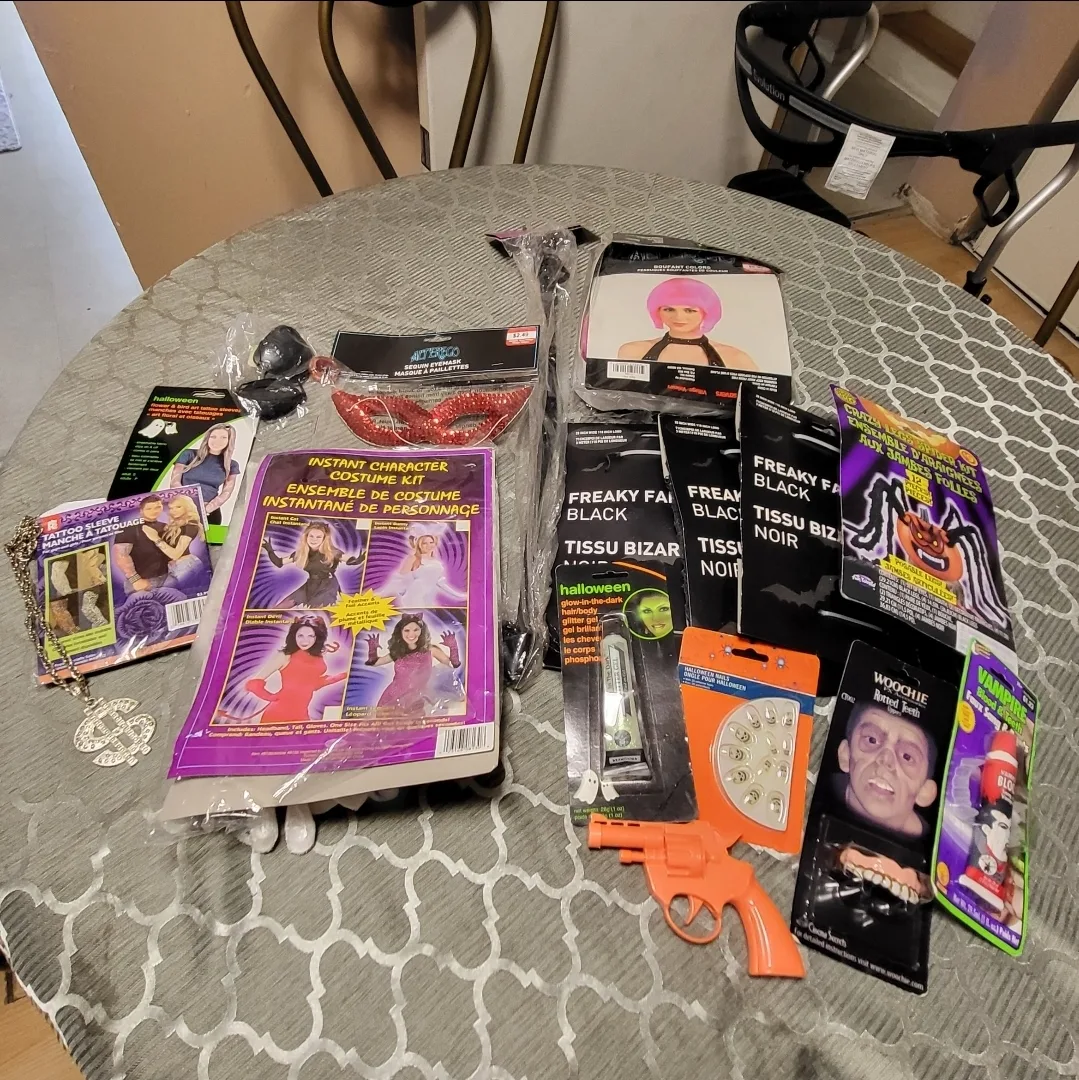 New Halloween Costume Accessories Bundle thumbnail