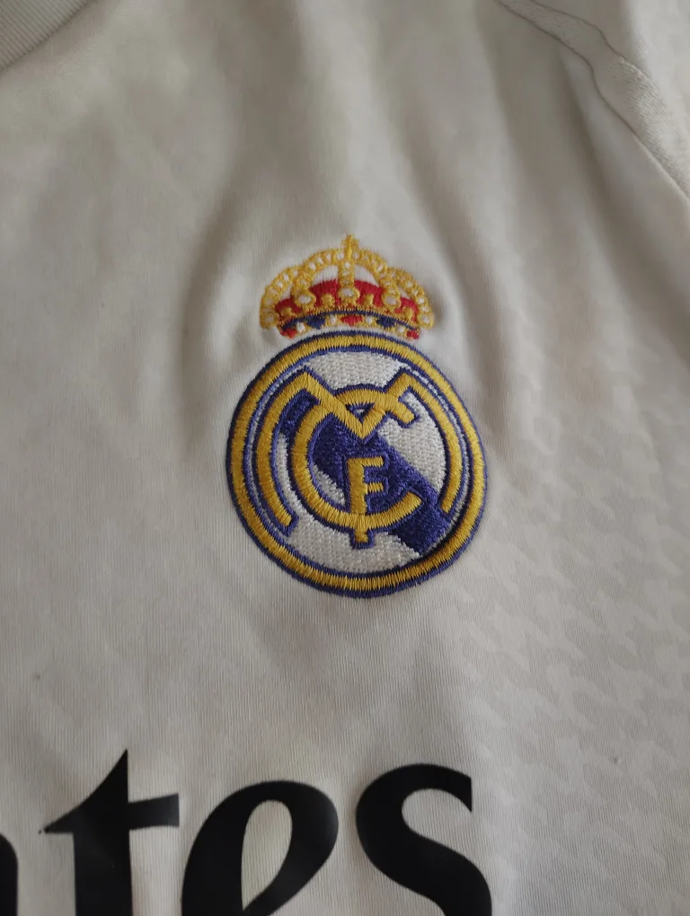 Adidas Real Madrid XL Jersey image indicator(2)